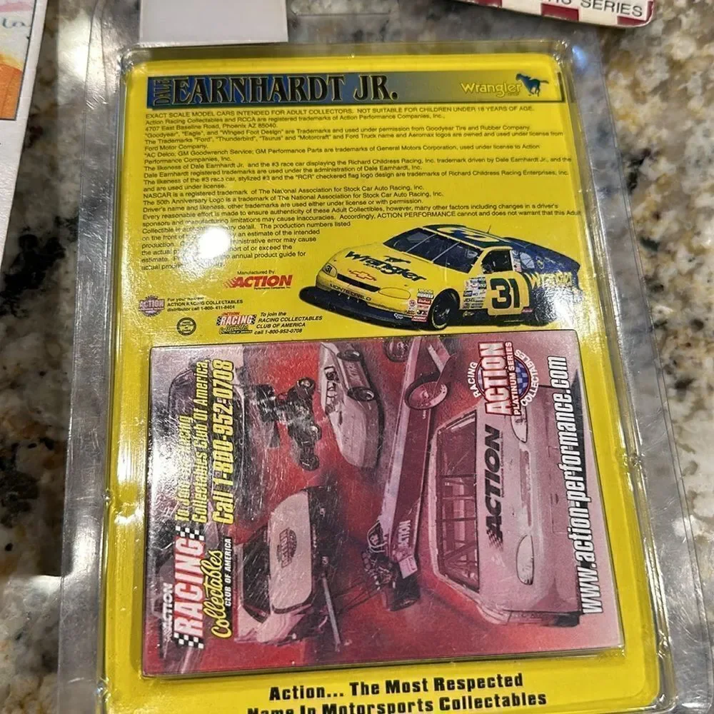 Die cast car lot. Vintage. Sealed 12 cars total will part out upon request.